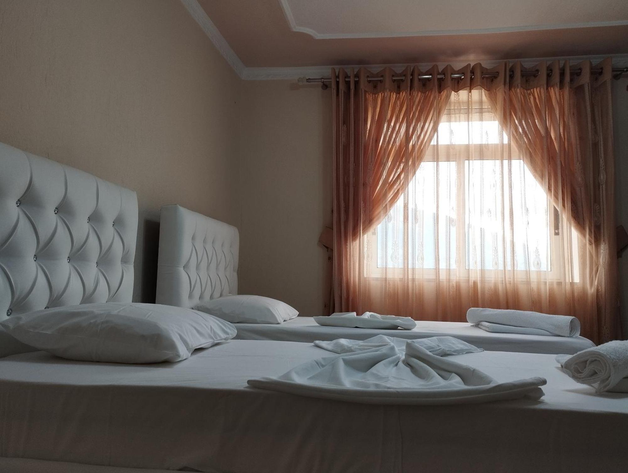 Rondo Guesthouse Gjirokastër Екстериор снимка